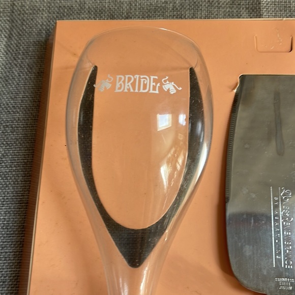 Vintage champagne wedding set - bride groom glasses & cake knife. All new in box - Picture 2 of 5